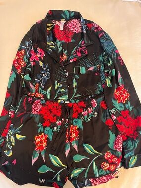 stars above Black Multicolor Floral Satin Pajama Set